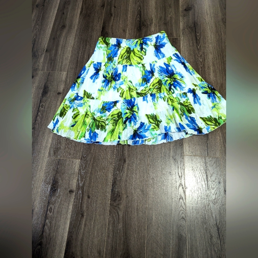 - Chaps gauze like, tiered skirt. Elastic waist. Mid length. Size large. …
